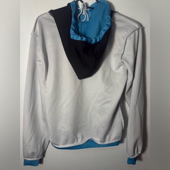 Stylish Black and White Patterned Top - Picture 12 of 12